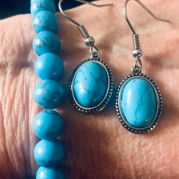 Blue Howlite Beaded Stretch Bracelet and perfectly matching Howlite Earrings NWT - Picture 3 of 11